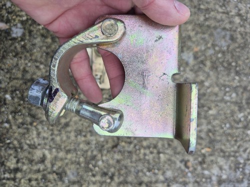 Scaffold board retaining clip - scaffold,